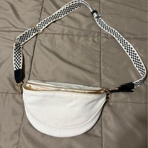 Universal Thread crossbody